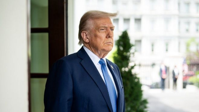 Trump desata otra tormenta arancelaria y castiga a Canadá con un 35%