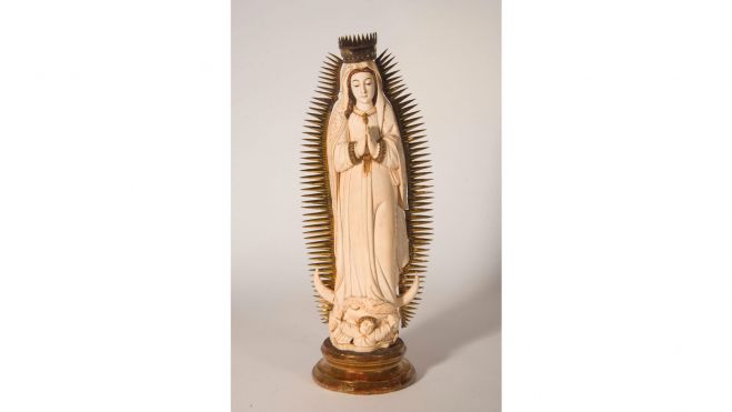 Virgen de Guadalupe Taller hispanofilipino Marfil policromado y latón Siglo XVIII Madrid, Museo Arqueológico Nacional