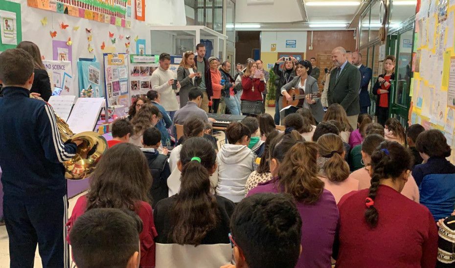 Imbroda visita colegio Almería febrero 2020