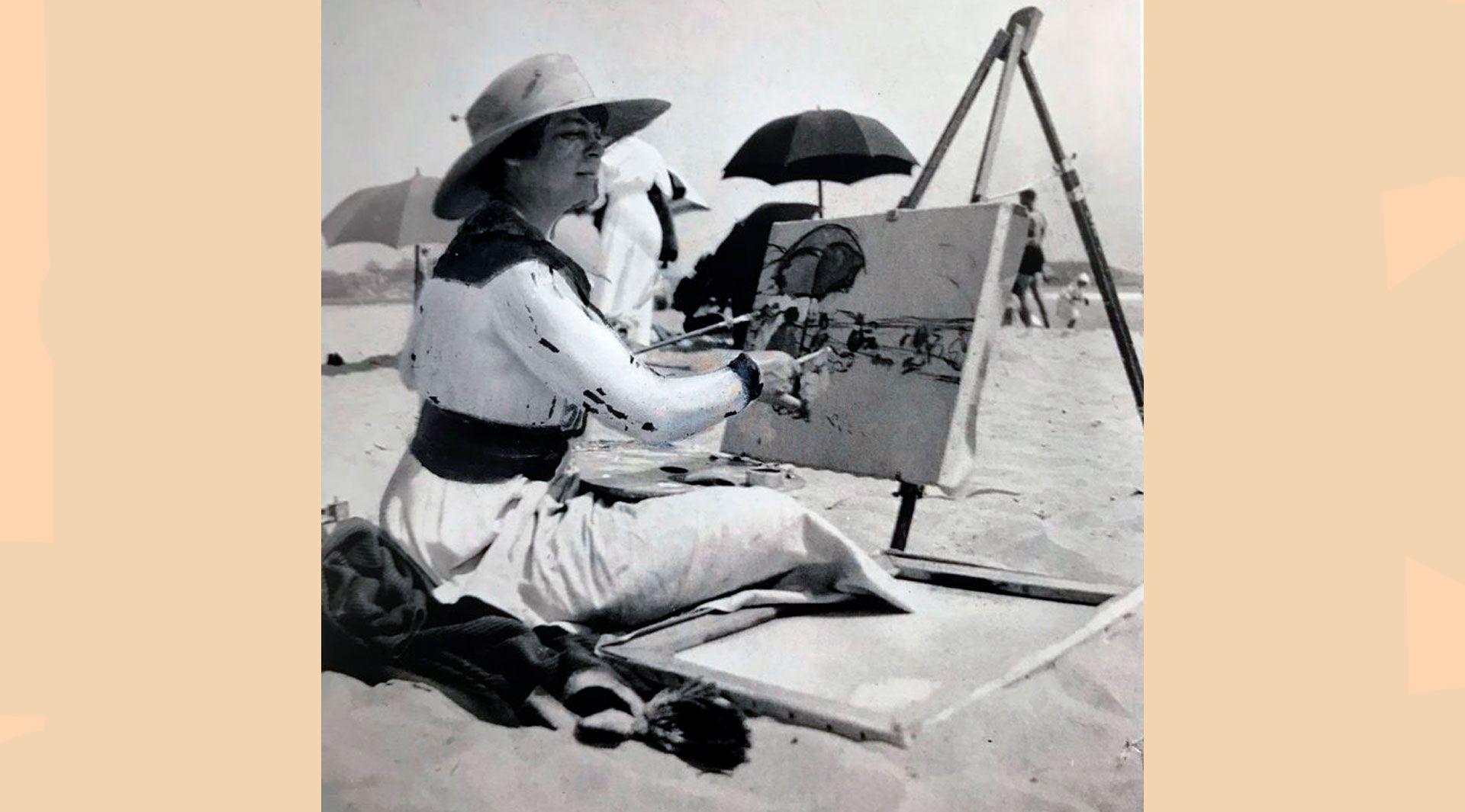 Jane Peterson pintando en la playa Jane Peterson pintando en la playa