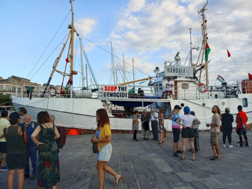 Zarpa el Handala rumbo a Gaza