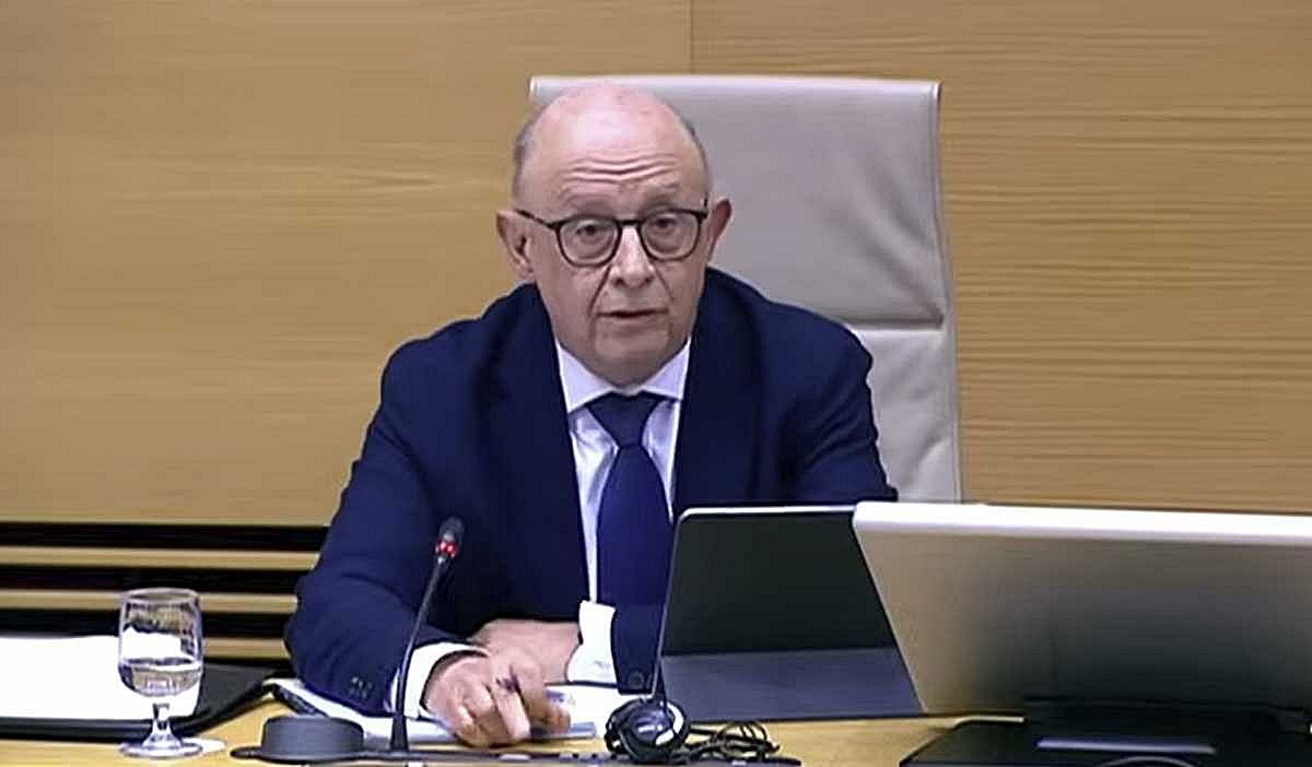 El despacho de Montoro pide anular el caso que lo salpica mientras denuncia “persecución”
