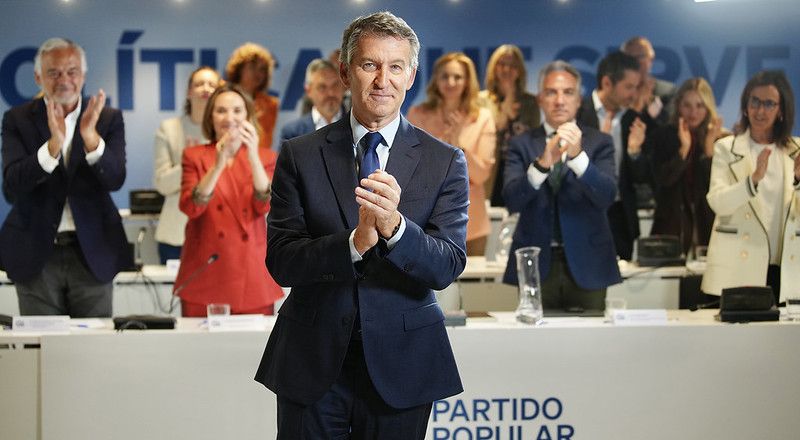 Feijóo rompe su silencio en terreno abonado y ensaya una defensa insostenible del PP ante el caso Montoro