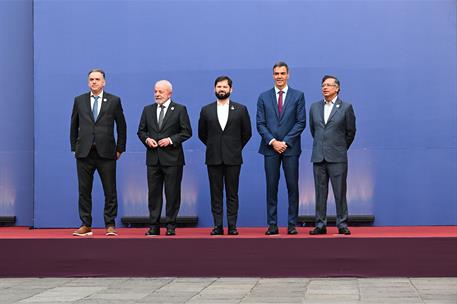 Sánchez llama desde Chile a una alianza progresista contra el avance global de la ultraderecha