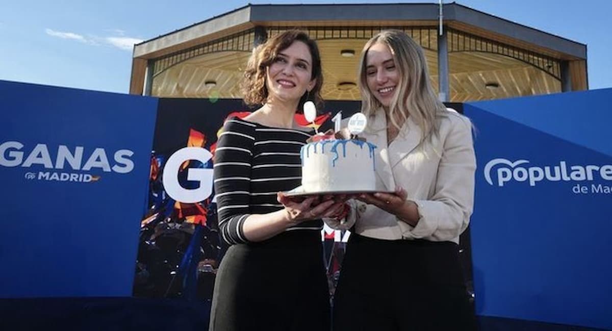 Ayuso y Noelia Núñez en una imagen de archivo. El caso Núñez ha reabierto el debate sobre la necesidad de los estudios universitarios en política