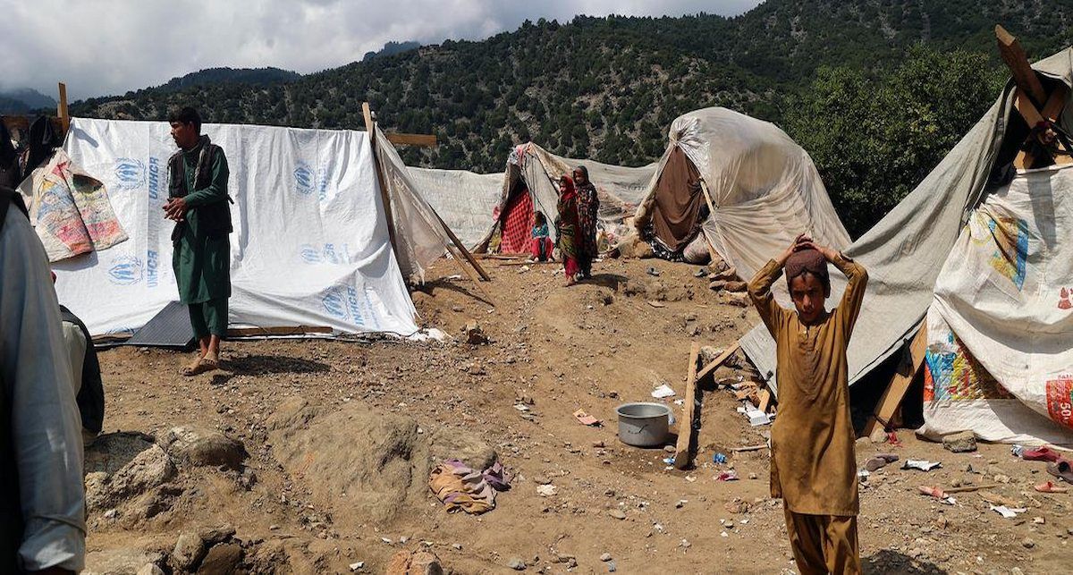 Las familias que perdieron sus casas en el terremoto de Afganistán viven en tiendas de campaña o durmen a la intemperie. | Foto: UNOCHA/Ahmad Khalid Khaliqi