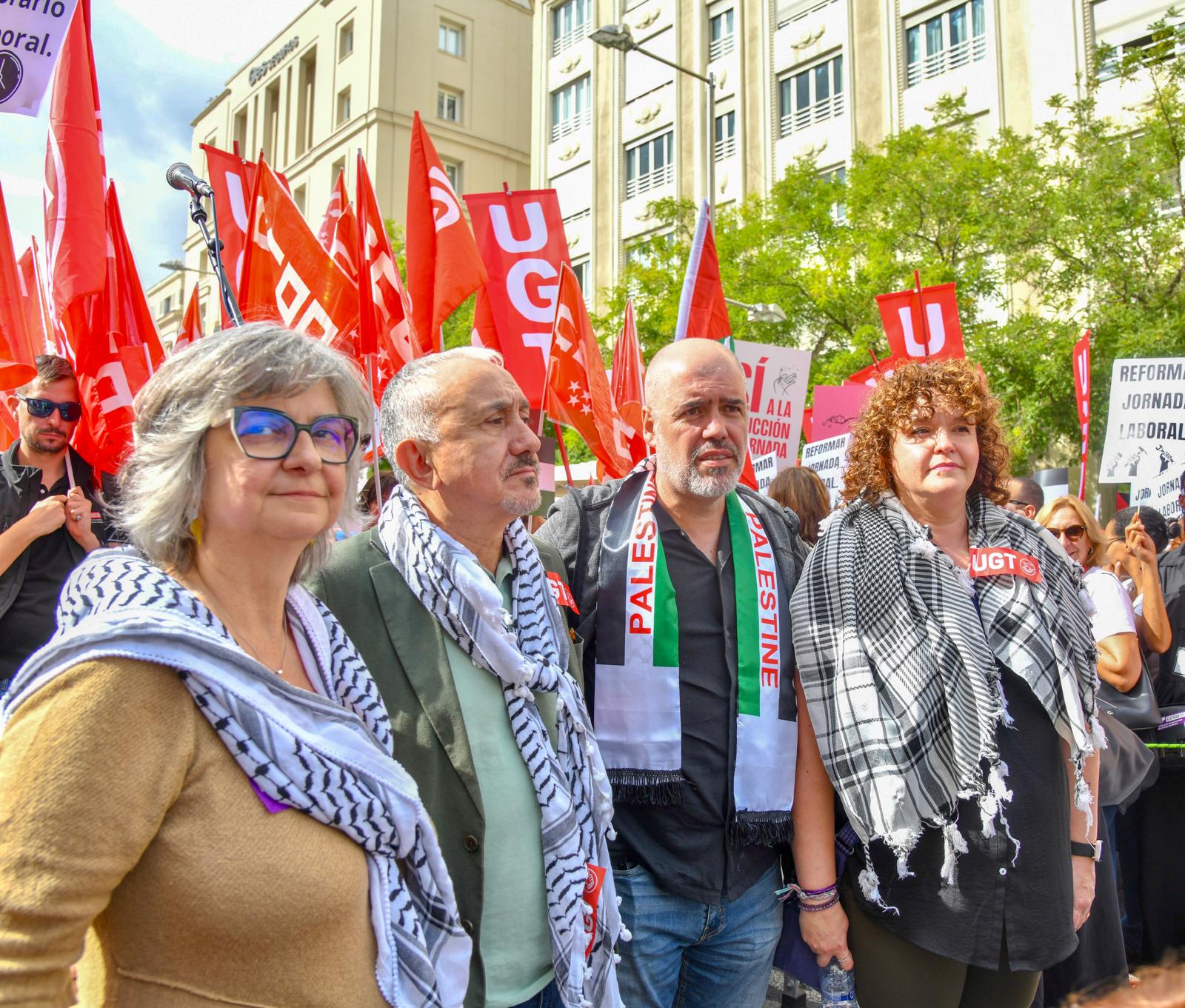 Concentración de UGT y CCOO en el Congreso: Protesta por la Reducción de la Jornada Laboral, foto Agustín Millán Concentración de UGT y CCOO en el Congreso: Protesta por la Reducción de la Jornada Laboral, foto Agustín Millán