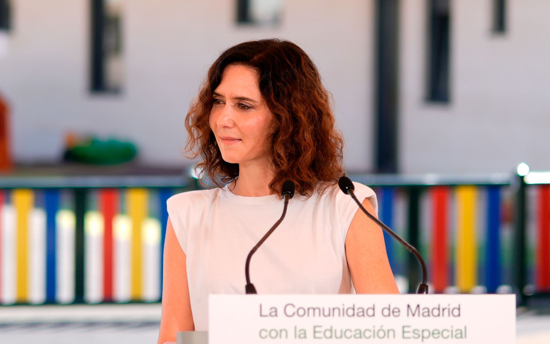 Ayuso reaviva el bulo del cierre de la Educación Especial para atacar la ley de inclusión
