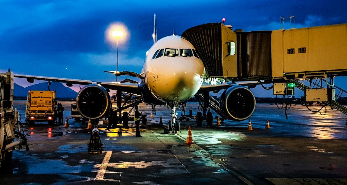 Los vuelos nocturnos representan un enorme aunque invisibilizado problema diario para cientos de miles de personas que viven en las cercanías de los aeropuertos. | Foto: Pexels