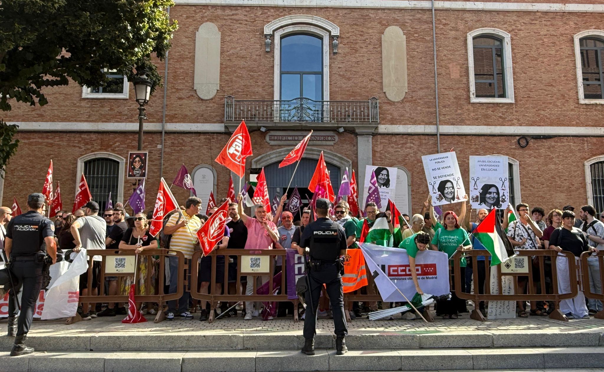Estudiantes y sindicatos plantan cara a Ayuso en Alcalá de Henares por Palestina