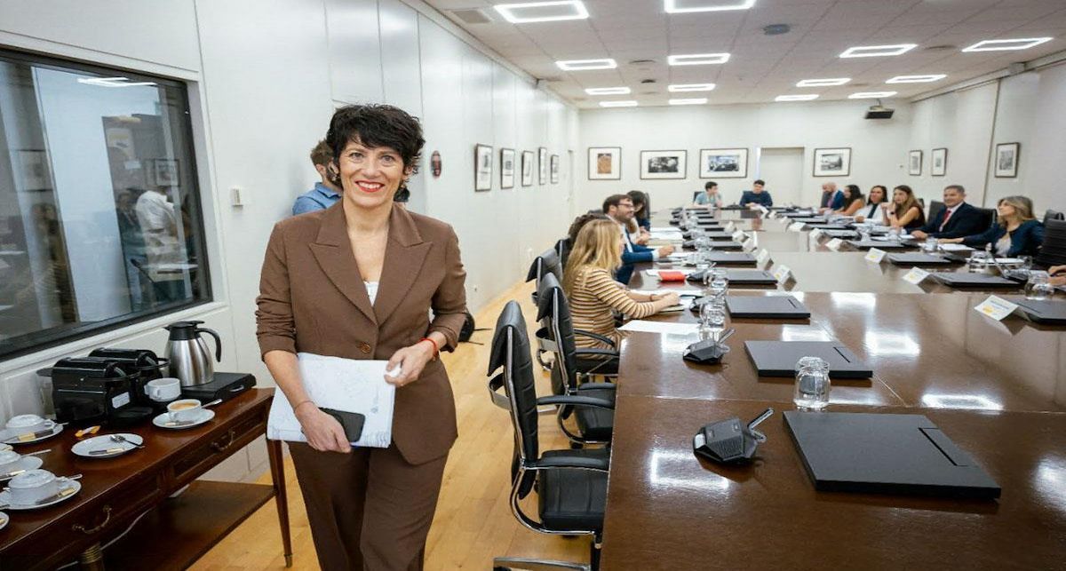 La ministra de Inclusión, Seguridad Social y Migraciones, Elma Saiz, durante la reunión. | Foto: Pool Moncloa