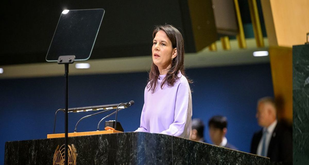La presidenta de la Asamblea General, Annalena Baerbock, se dirige a la reunión de alto nivel de la Asamblea General con motivo del trigésimo aniversario de la Cuarta Conferencia Mundial sobre la Mujer. | Foto: ONU/Loey Felipe
