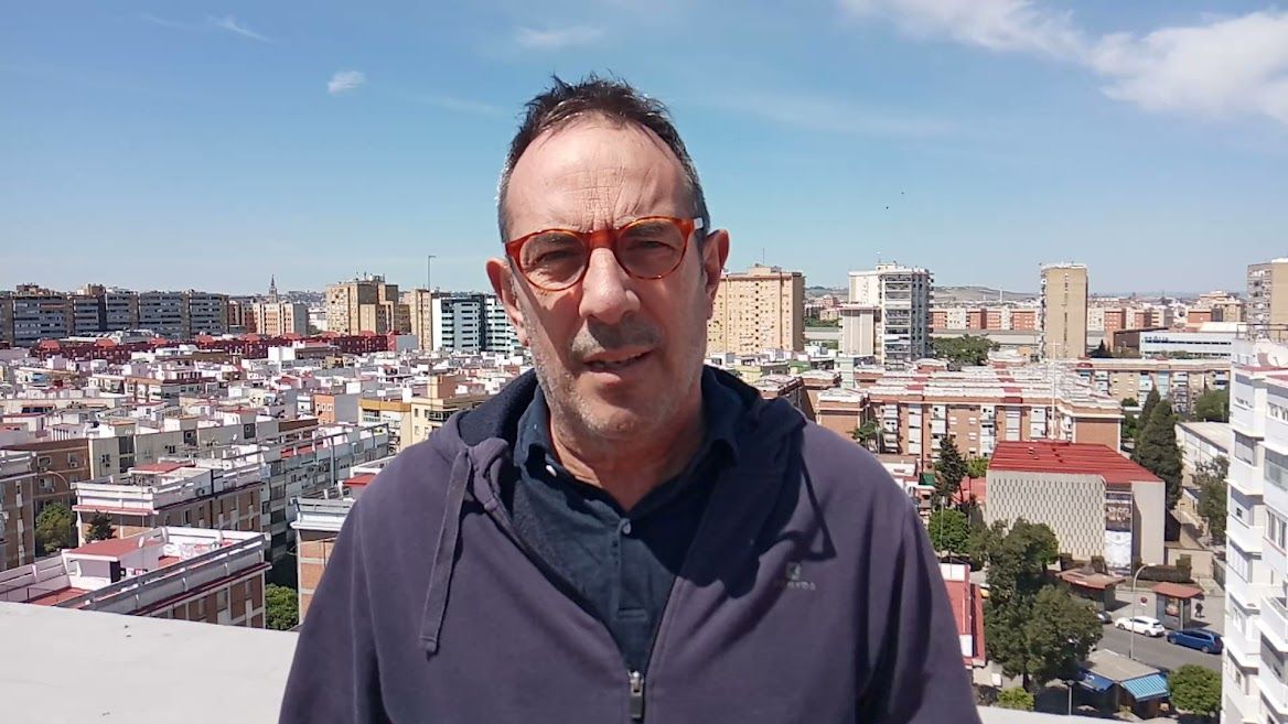 “Tal vez no se trate de resolver el misterio de la humanidad, sino de habitarlo. Y ahí es donde entra la poesía”