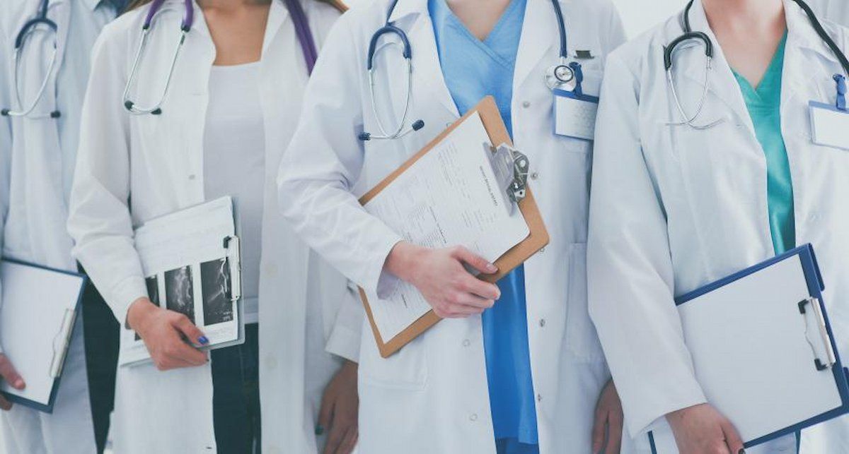 El Sindicato de Médicos y Facultativos de Madrid reclama al Servicio Madrileño de Salud, (SERMAS), la implantación de unas medidas "alcanzables en el marco de las competencias autonómicas que mejoren y dignifiquen indefectiblemente el ejercicio profesional de la medicina en el sistema sanitario madrileño".| Foto: Comunidad de Madrid