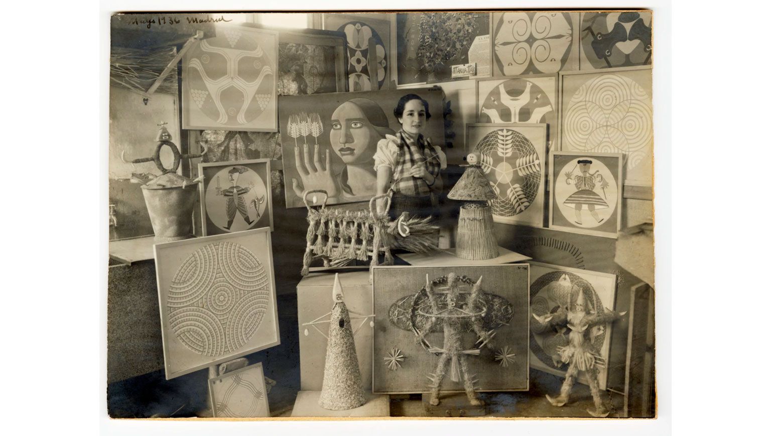 Maruja Mallo en su estudio de Madrid, 1936, Colección Archivo Lafuente, Museo Reina Sofía Maruja Mallo en su estudio de Madrid, 1936, Colección Archivo Lafuente, Museo Reina Sofía