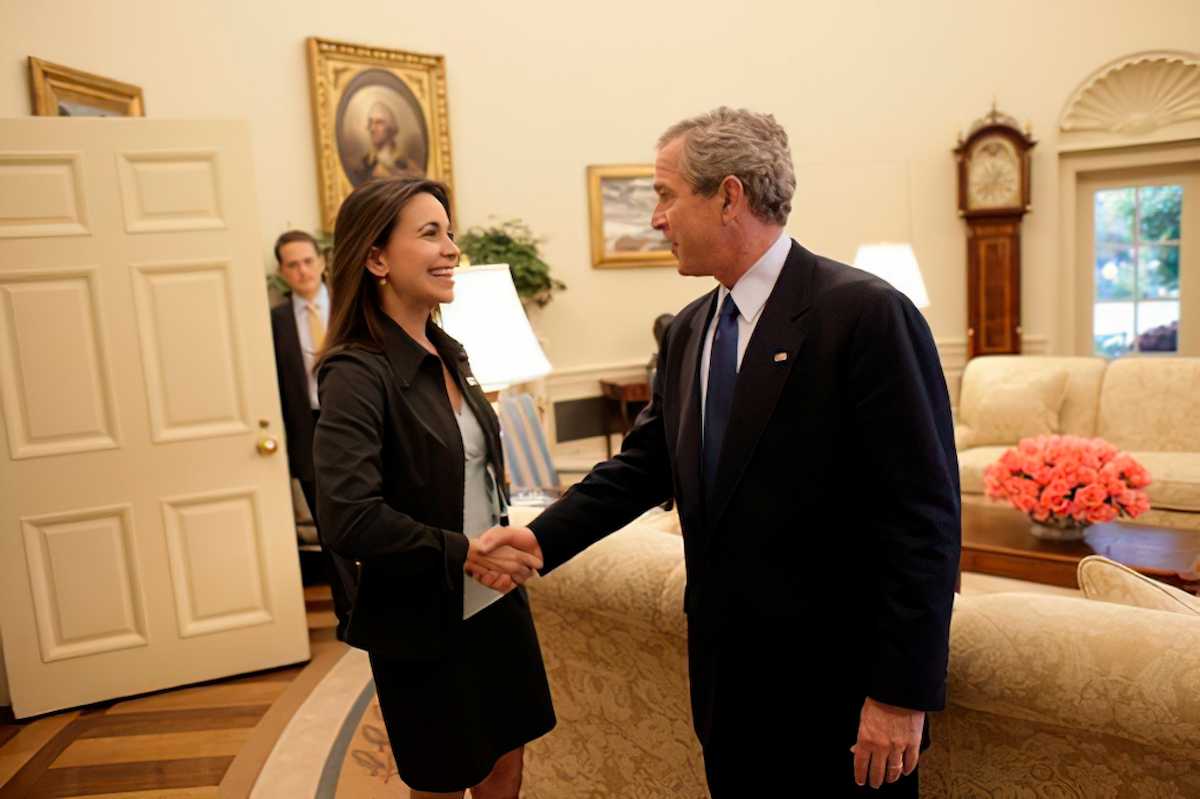 María Corina Machado con George W. Bush, en una imagen de archivo