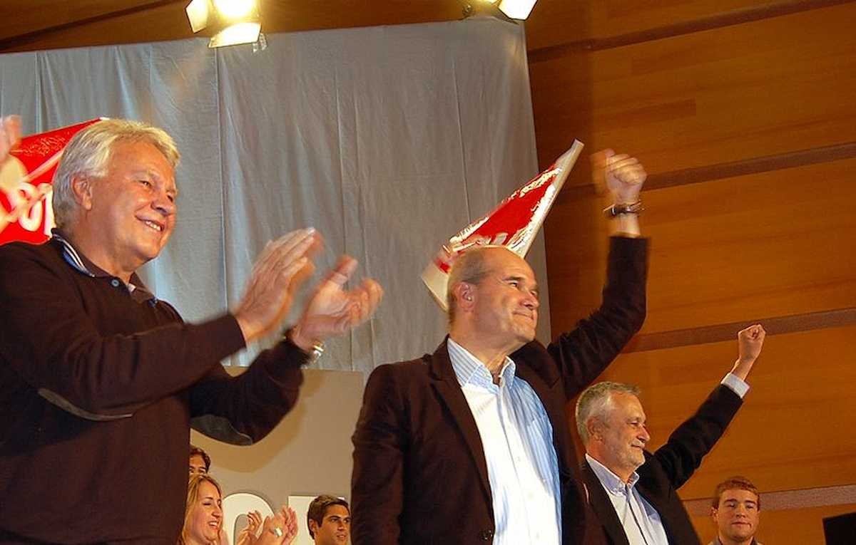 Chaves y Griñán con Felipe González en una imagen de archivo