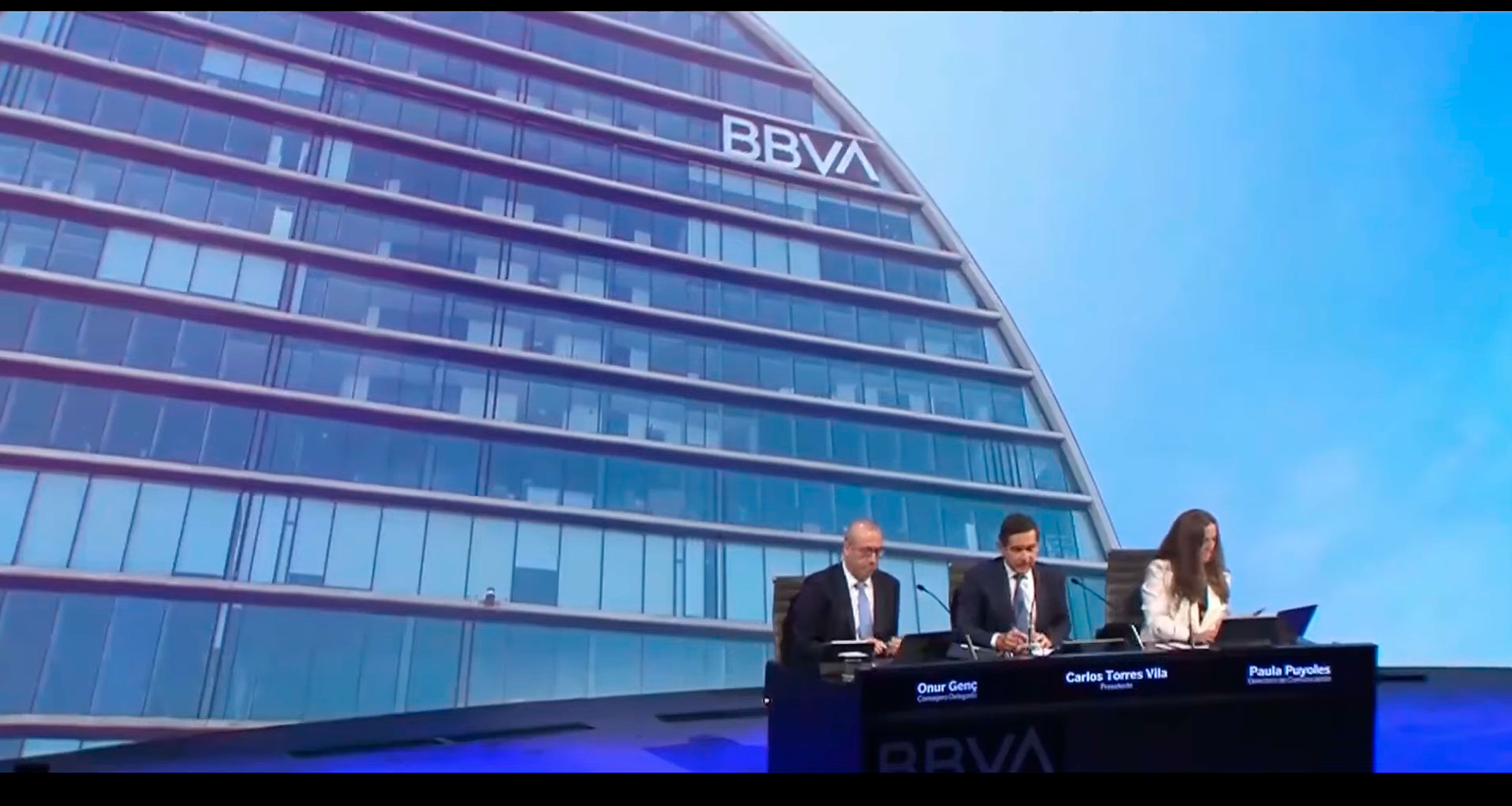 Desde la izquierda, Onur Genç, Carlos Torres y Paula Puyoles, este viernes durante su comparecencia