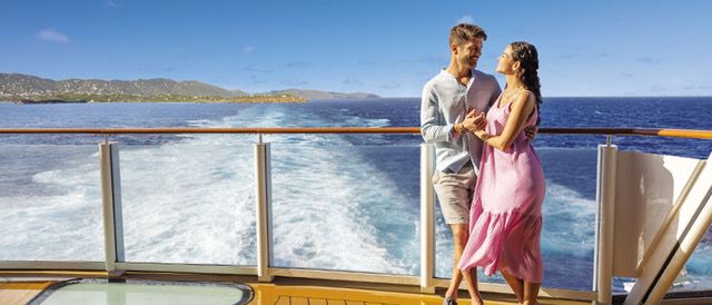 PAREJA EN CRUCERO PAREJA EN CRUCERO