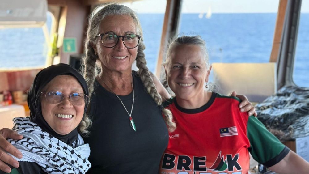 Asunción (drcha.) junto a dos mujeres excepcionales, nuestra Capitana Madleen y la Dra. Fauziah de Malaya.