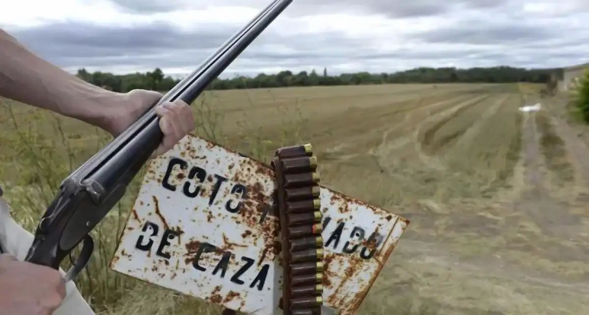 Para los ecologistas, el reglamento de caza del Gobierno de García-Page, "lejos de corregir los errores del anterior, incorpora nuevas medidas que redundan en ofrecer privilegios al sector de la caza en detrimento del resto de la ciudadanía y de las actividades en el medio rural". | Foto: Ecologistas en Acción
