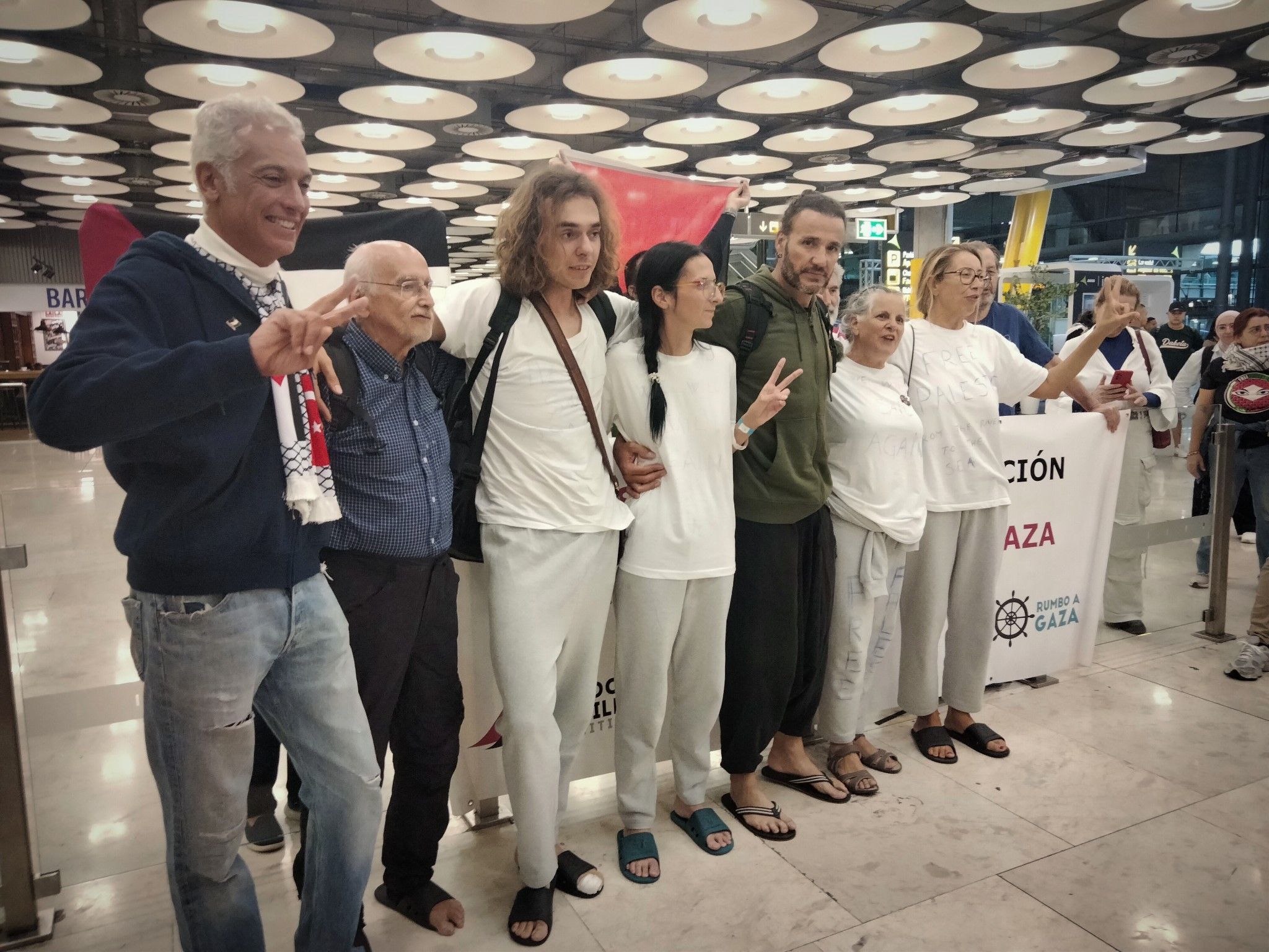 Los activistas de la Flotilla de la libertad regresan a España tras ser retenidos por Israel, foto Rumbo a Gaza Los activistas de la Flotilla de la libertad regresan a España tras ser retenidos por Israel, foto Rumbo a Gaza
