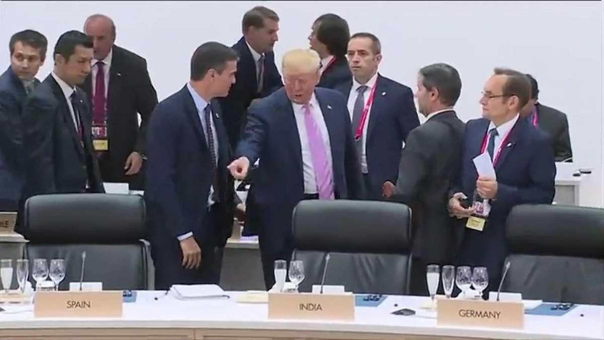 Trump en uno de sus desplantes a Pedro Sánchez Trump en uno de sus desplantes a Pedro Sánchez
