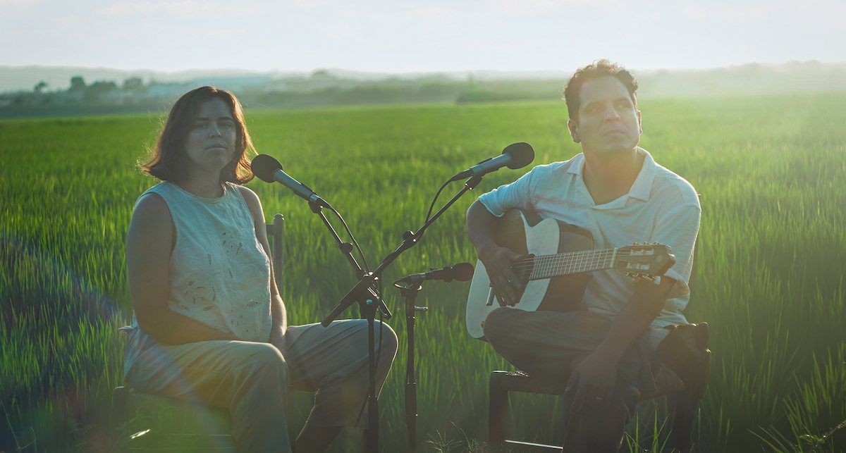 La pareja está nominada a los Latin Grammy 2025 por su disco “Dos Hemisferios” (categoría de mejor cantautor) y el productor de la canción, Sebastián Merlín, está nominado también por el álbum “Flamencas” de Las Migas. | Foto: Greenpeace La pareja está nominada a los Latin Grammy 2025 por su disco “Dos Hemisferios” (categoría de mejor cantautor) y el productor de la canción, Sebastián Merlín, está nominado también por el álbum “Flamencas” de Las Migas. | Foto: Greenpeace