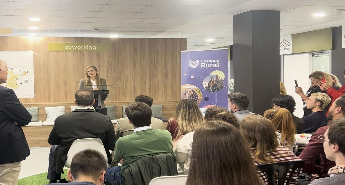 La vicepresidenta y ministra para la Transición Ecológica y el Reto Demográfico, Sara Aagesen, durante la clausura de Campus Rural. | Foto: Pool Moncloa