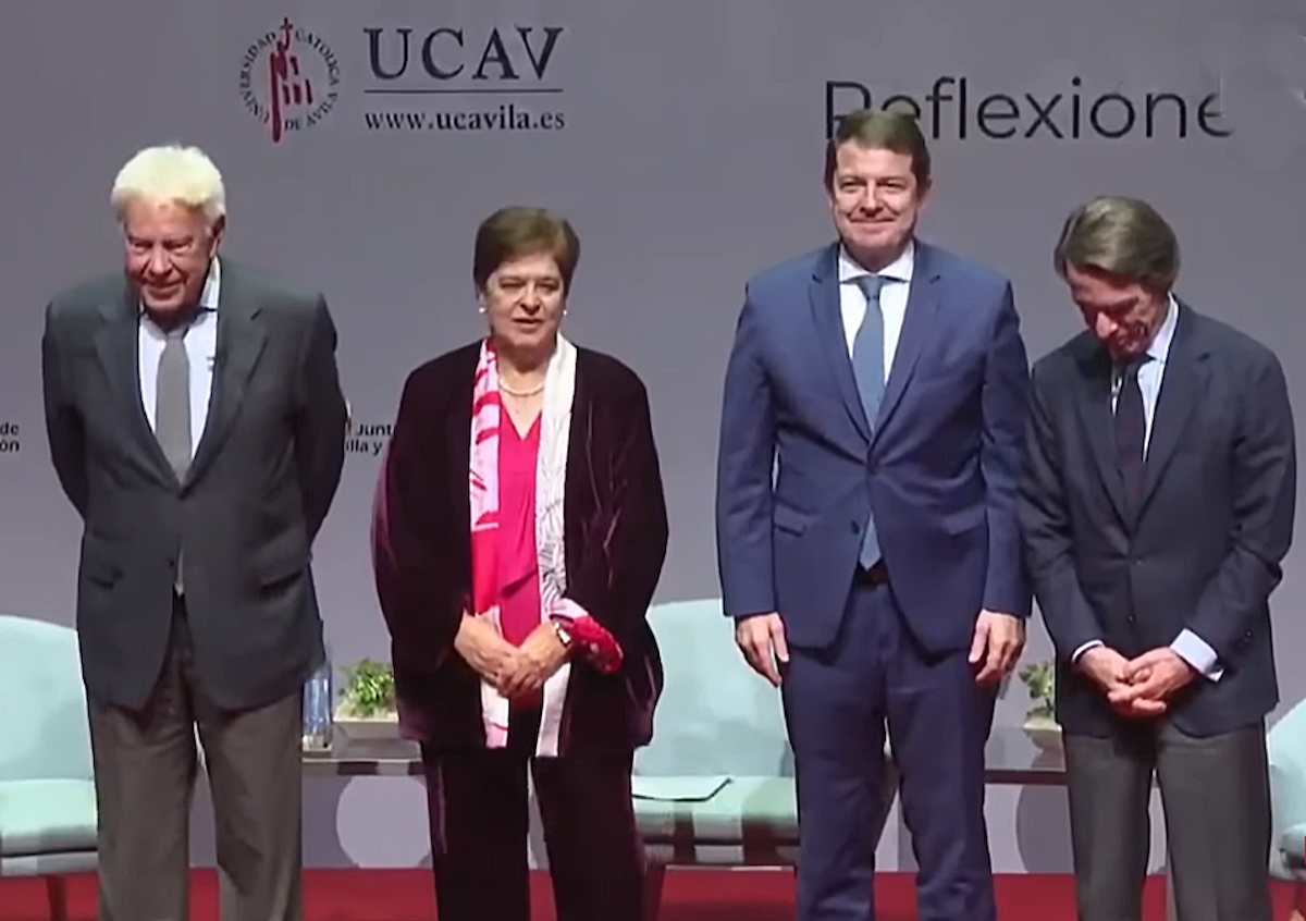 Felipe González con Aznar en un acto público