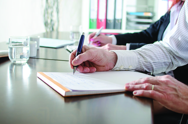 Lo sustancial es trabajar, con el ahora, en la dignidad humana