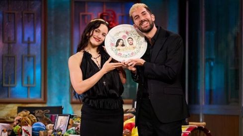 Broncano y Rosalía en un momento de la entrevista en La Revuelta