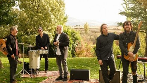 Red Moon Yard 00001 Red Moon Yard 00001