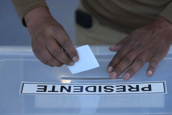 Chile vota entre dos candidaturas y varias derechas enfrentadas