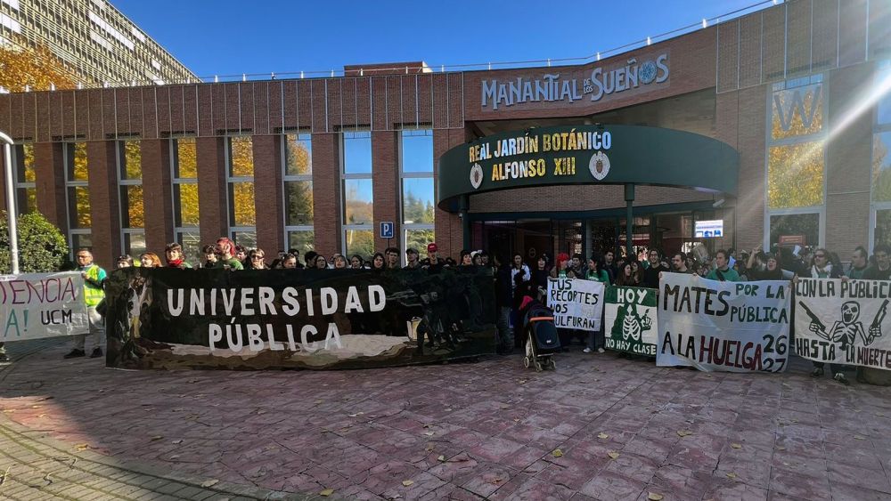 Concentración frente al Jardín Botánico en Universidad Complutense