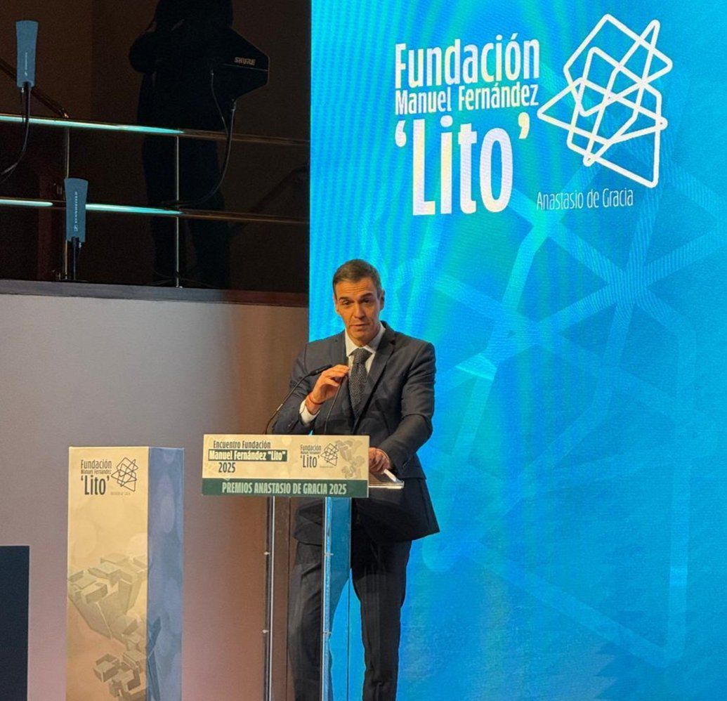 Sánchez reivindica la fuerza cívica que alumbró la Constitución mientras la derecha compite por apropiársela