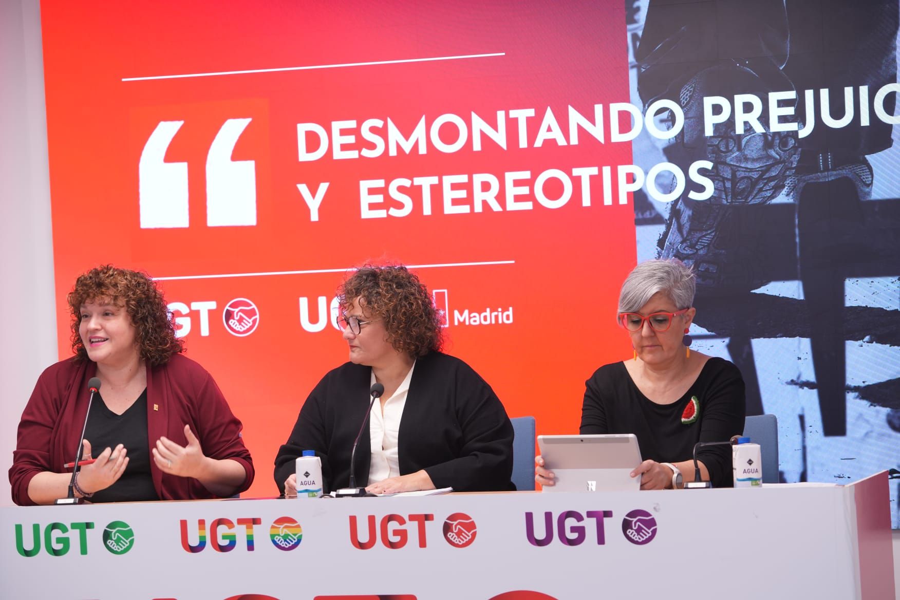 La secretaria de Salud Laboral de UGT, Patricia Ruiz, la secretaria general de UGT Madrid, Susana Huertas y la secretaria de Políticas Sociales de UGT Madrid, Laura Muñoz, presentan el informe Desmontando prejuicios y estereotipos, foto Agustín Millán