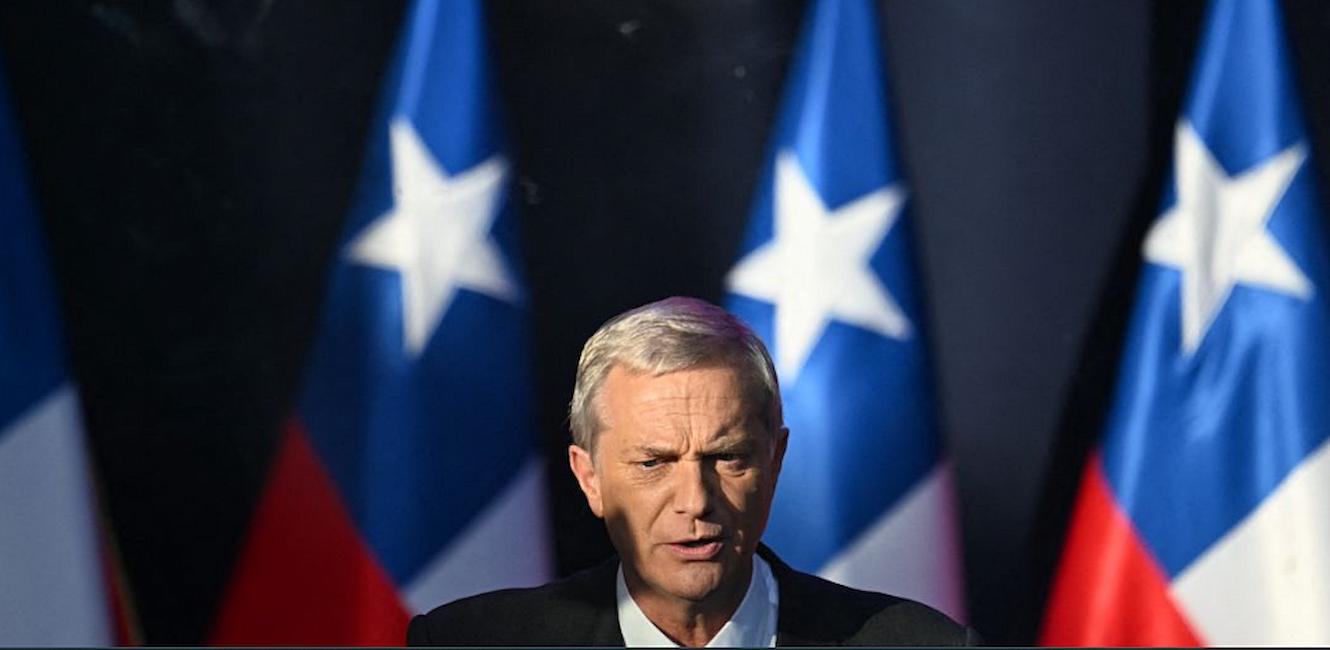 El ultra Kast durante la campaña a las elecciones en Chile. Prosigue el auge fascista en todo el mundo