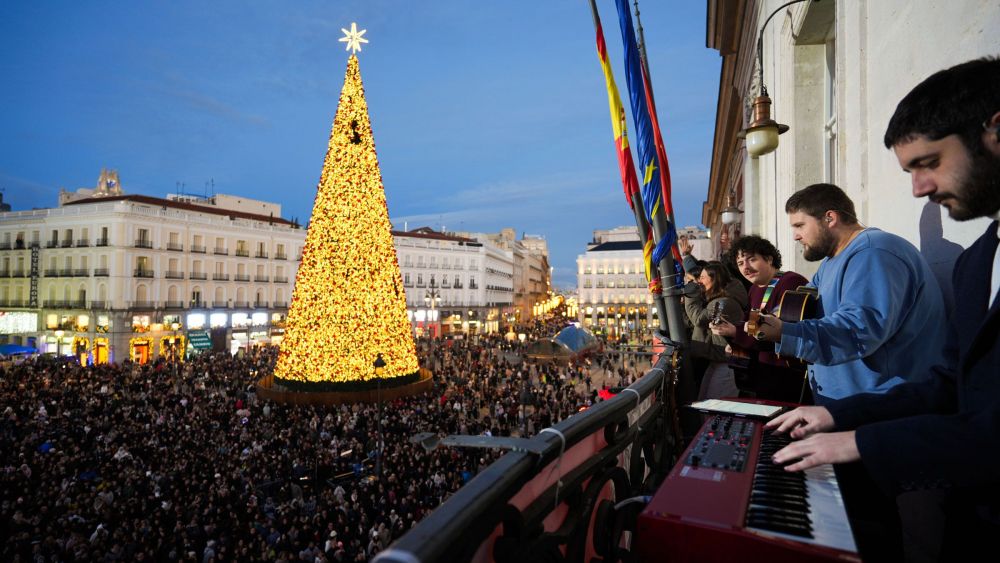 Puerta del Sol con el grupo ultracatólico de Hakuma