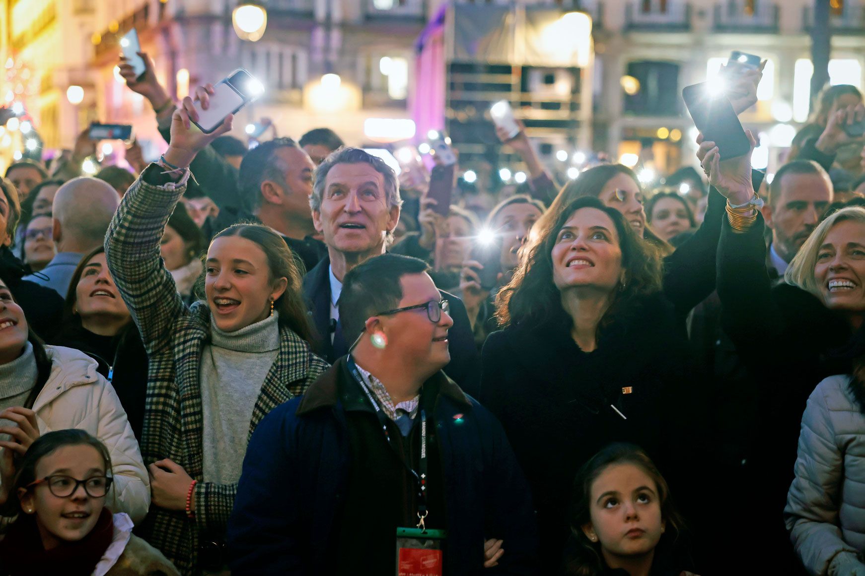 Ayuso, Feijóo y los ultracatólicos de Hakuma en la Puerta del Sol, foto CAM