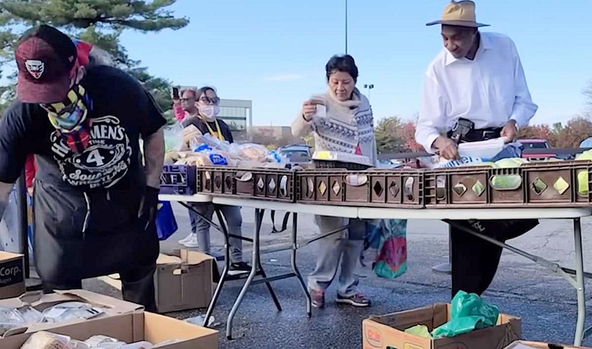 Ciudadanos norteamericanos en una cola del hambre en la América marcada por el proteccionismo de Trump