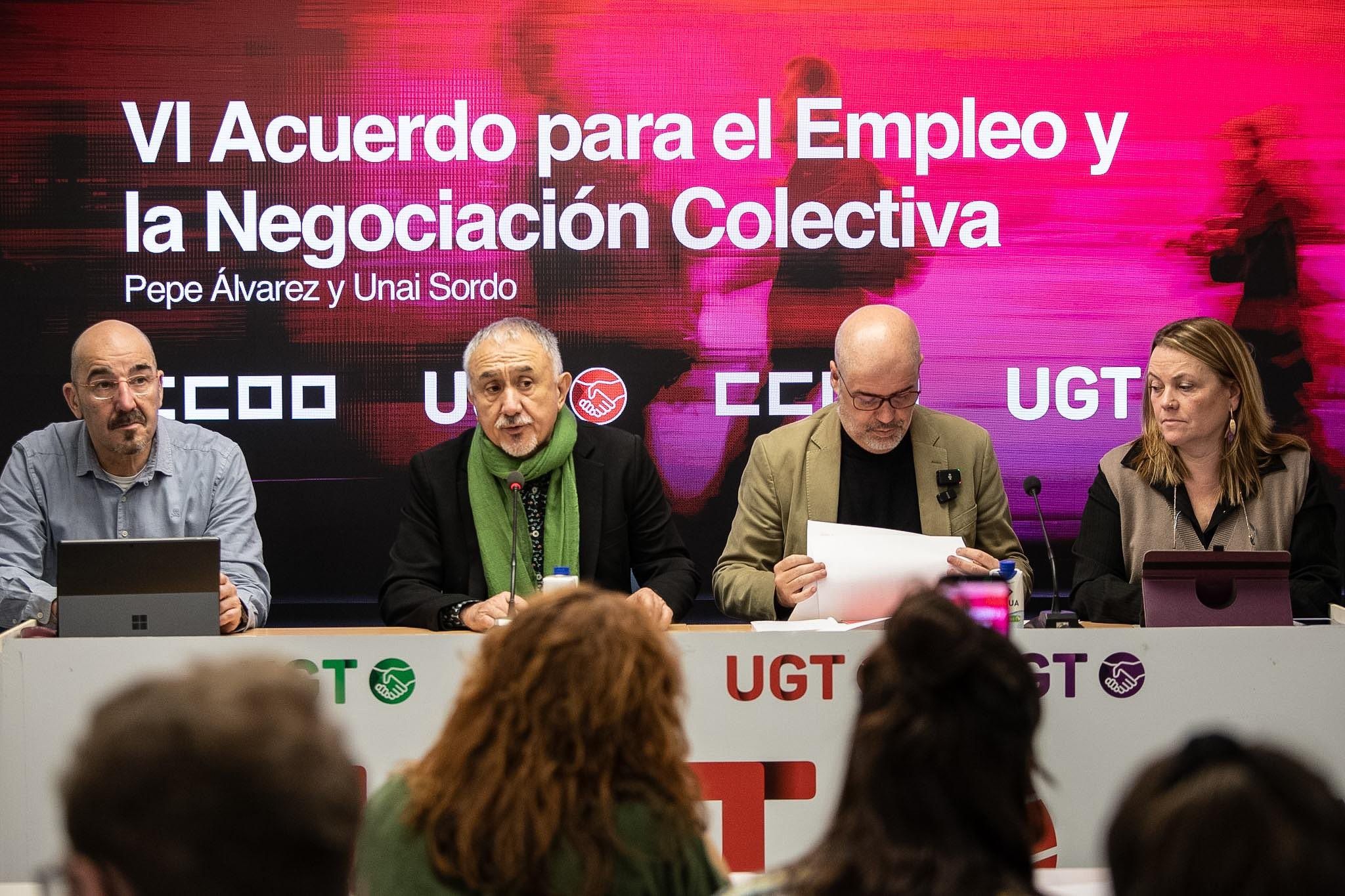 El secretario general de UGT, Pepe Álvarez, y el secretario general de CCOO, Unai Sordo, han presentado su propuesta para el VI AENC.