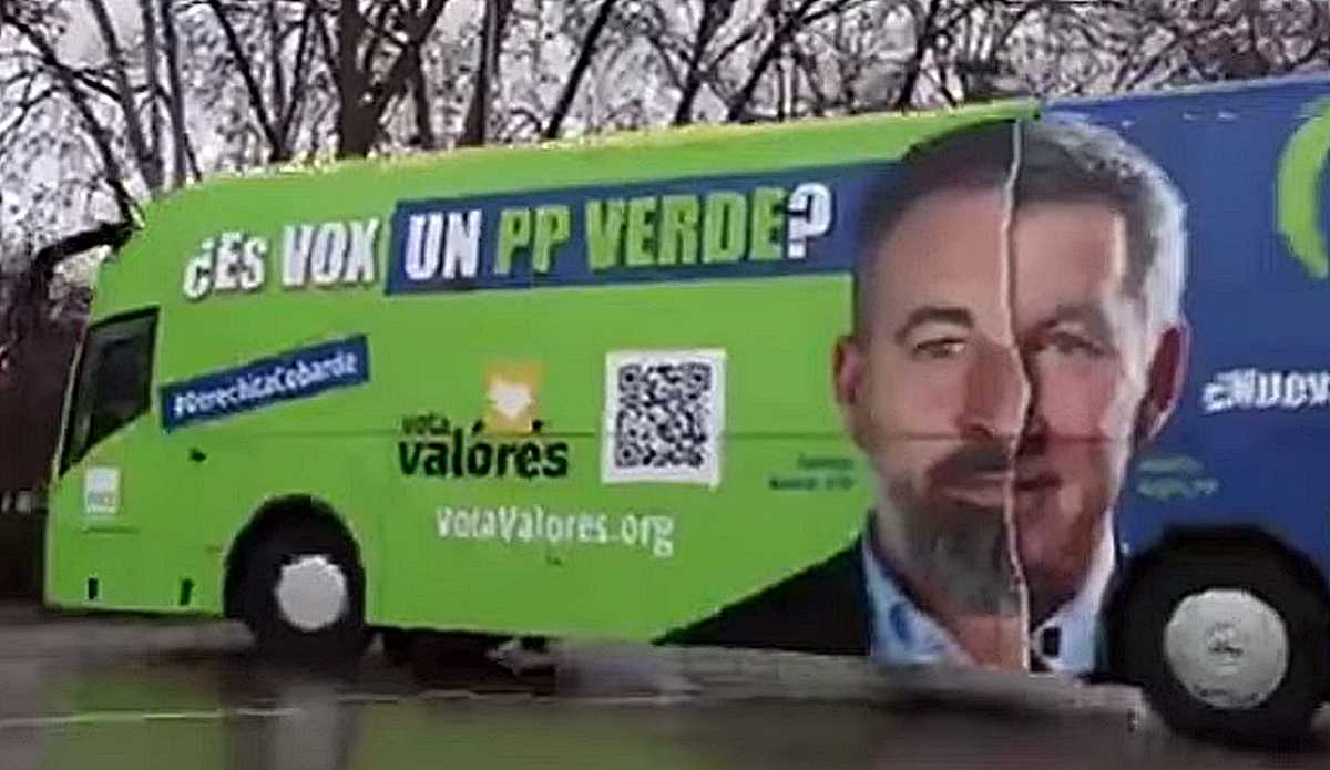 El autocar de Hazte Oír contra Vox