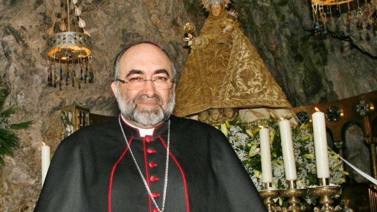 El arzobispo de Oviedo, Jesús Sanz. La Iglesia y el cupo de la caridad: acoger sin reconocer derechos