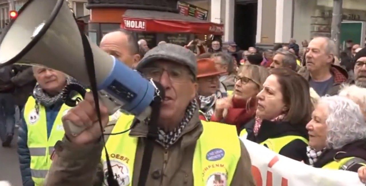 Jubilados protestan contra el no de Feijóo a la revalorización de las pensiones