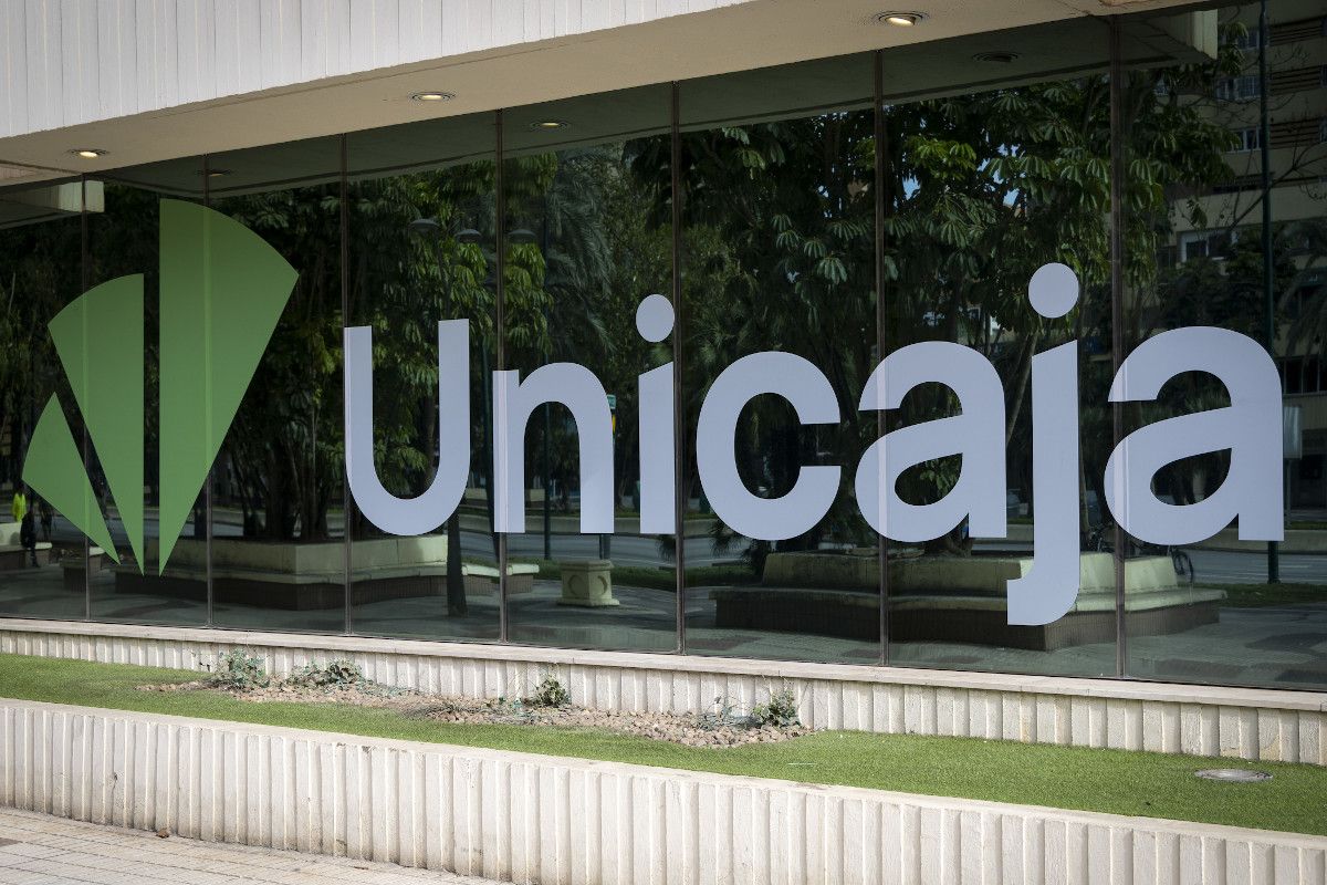 unicaja sede avenida andalucia fachada