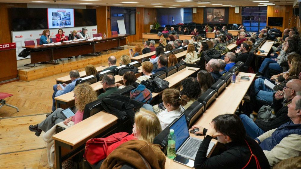 La secretaria general de UGT Madrid, Susana Huertas Moya, la portavoz socialista en el Ayuntamiento, Reyes Maroto junto a la secretaria general de CCOO de Madrid, Paloma López, foto Agustín Millán