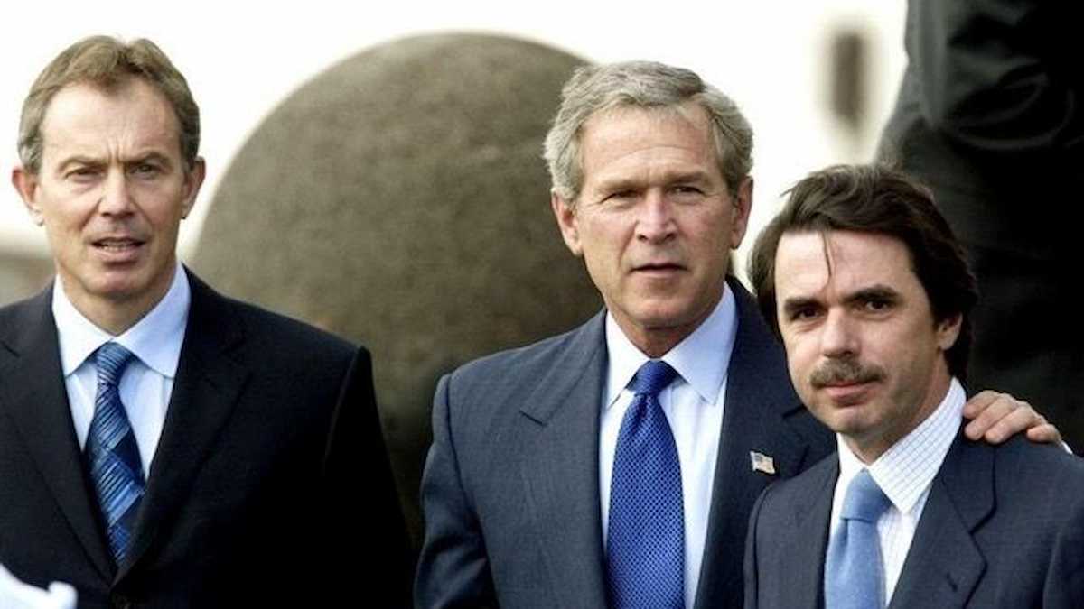 Aznar con Bush y Blair, el trío de las Azores que arrastró a España a la guerra de Irak. El PP perdió aquellas elecciones