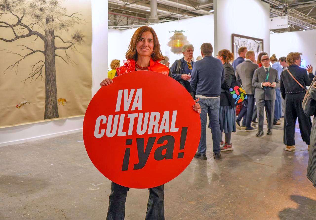 Concentración a favor de reducir el IVA cultural en la inauguración de la Feria de Arte Contemporáneo ARCO 2026, foto Agustín Millán