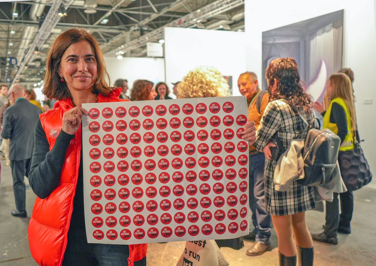 Concentración a favor de reducir el IVA cultural en la inauguración de la Feria de Arte Contemporáneo ARCO 2026, foto Agustín Millán